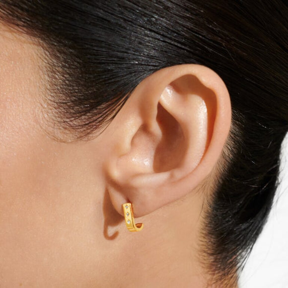 Style Stories Bar Huggie Earrings In Gold Plating