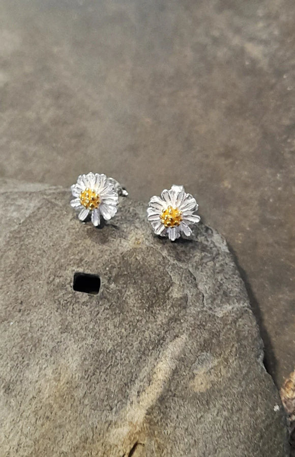 Sterling Silver Daisy Flower Stud 7mm