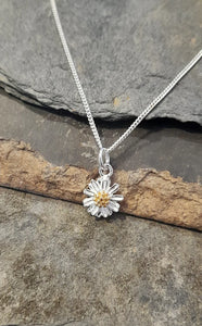 Daisy Flower Pendant, 7mm